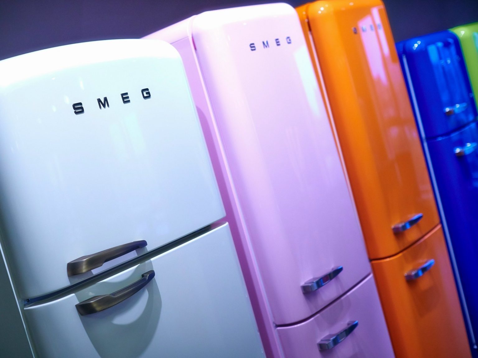 frigoriferi-colorati-anni-50-smeg-in-esposizione-da-saem